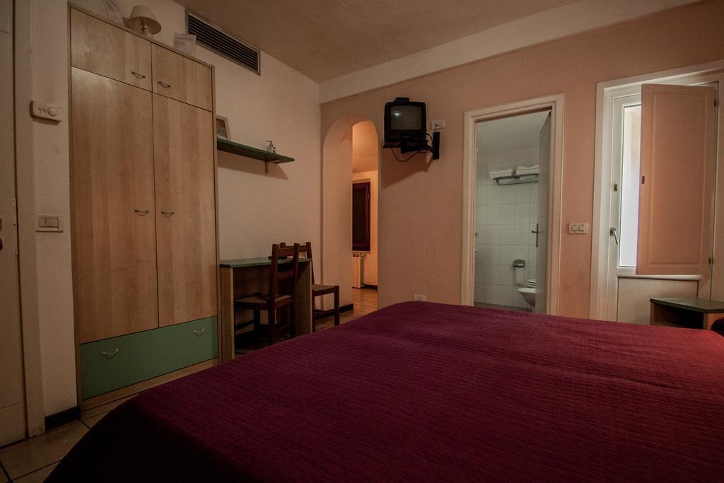 Hotel Ristorante Bertolini Piazza al Serchio Buitenkant foto