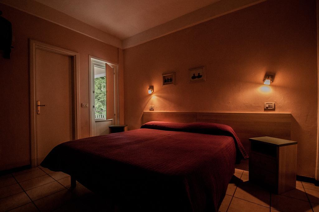 Hotel Ristorante Bertolini Piazza al Serchio Buitenkant foto