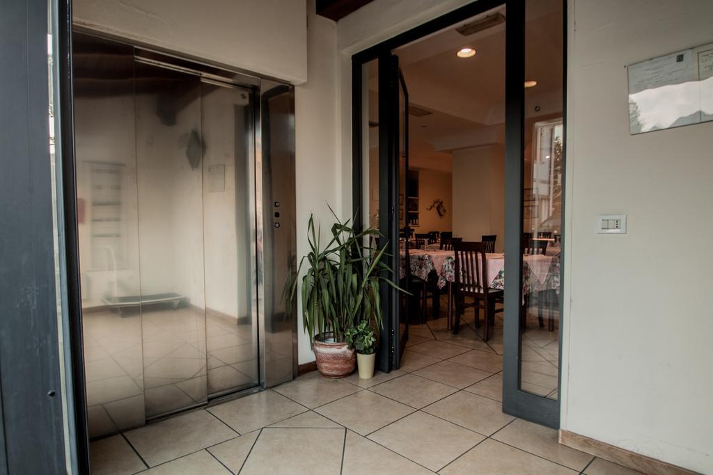 Hotel Ristorante Bertolini Piazza al Serchio Buitenkant foto