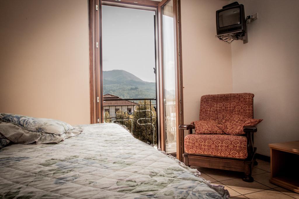 Hotel Ristorante Bertolini Piazza al Serchio Buitenkant foto