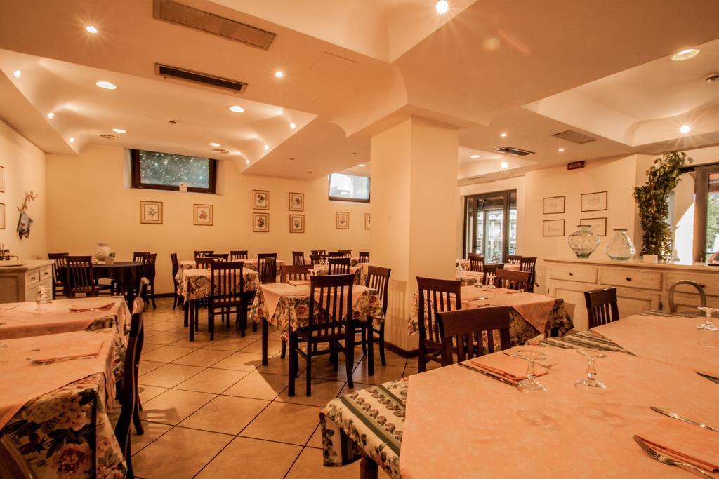 Hotel Ristorante Bertolini Piazza al Serchio Buitenkant foto