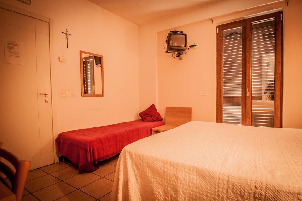 Hotel Ristorante Bertolini Piazza al Serchio Buitenkant foto