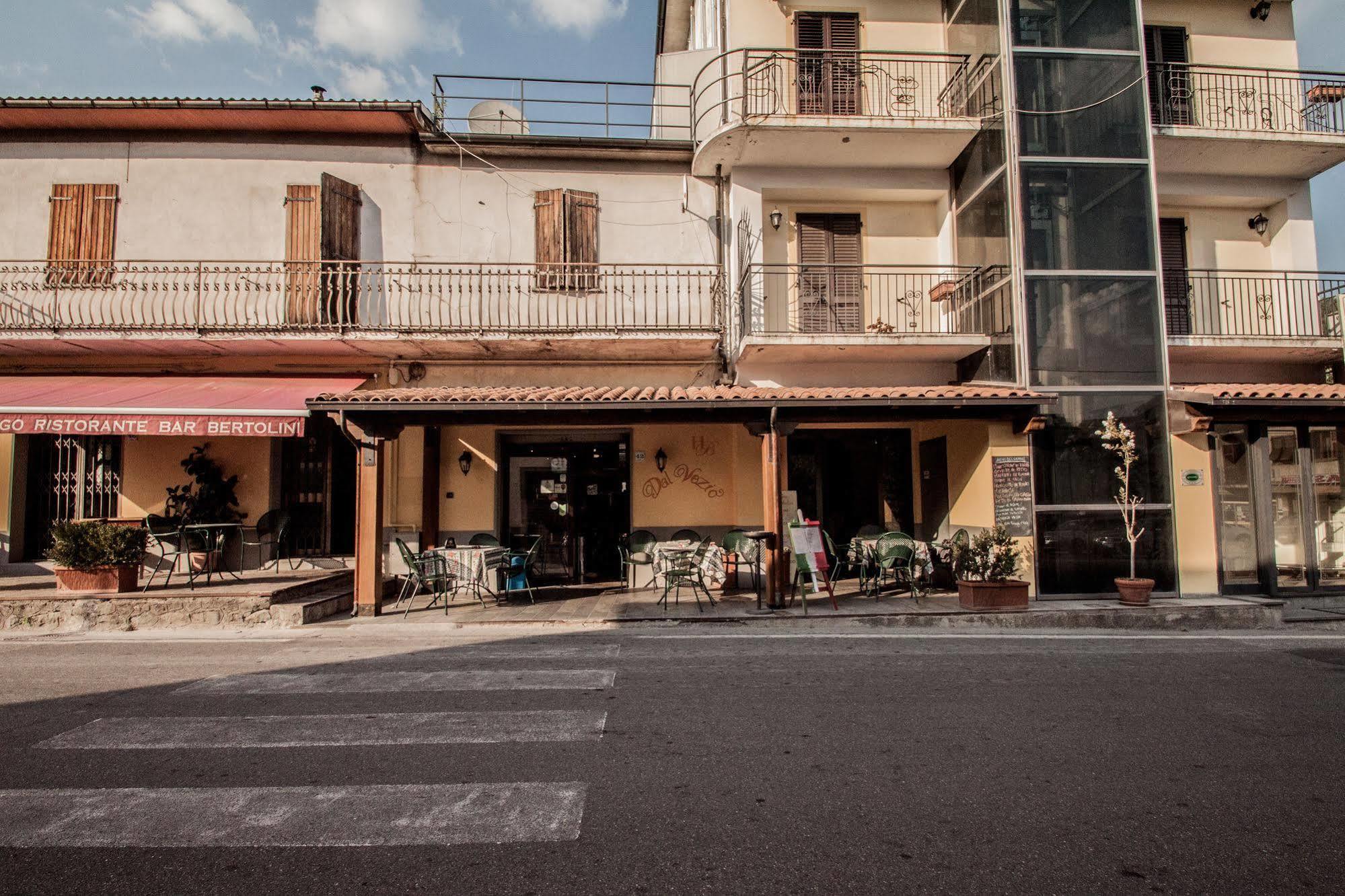 Hotel Ristorante Bertolini Piazza al Serchio Buitenkant foto