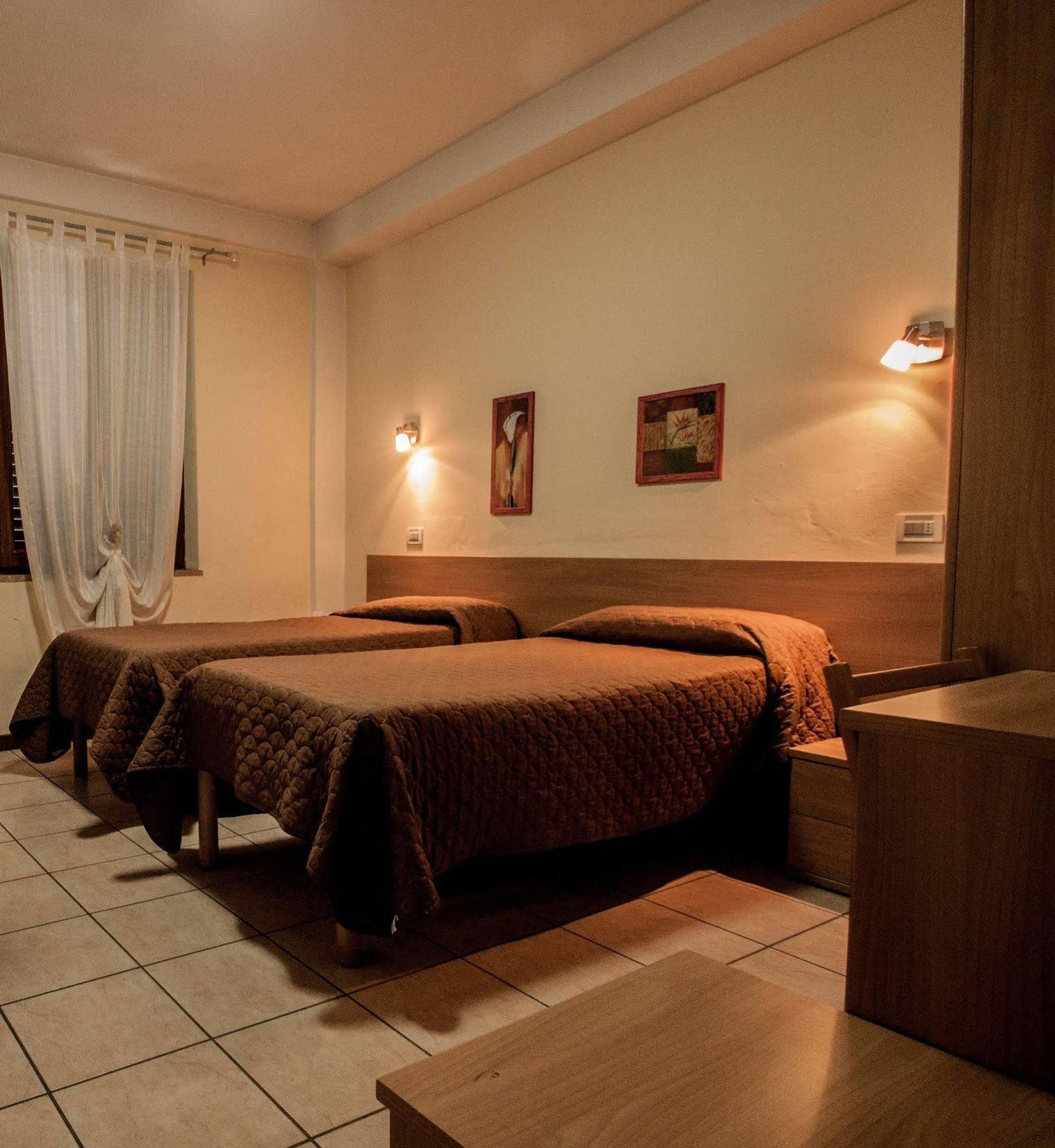 Hotel Ristorante Bertolini Piazza al Serchio Buitenkant foto
