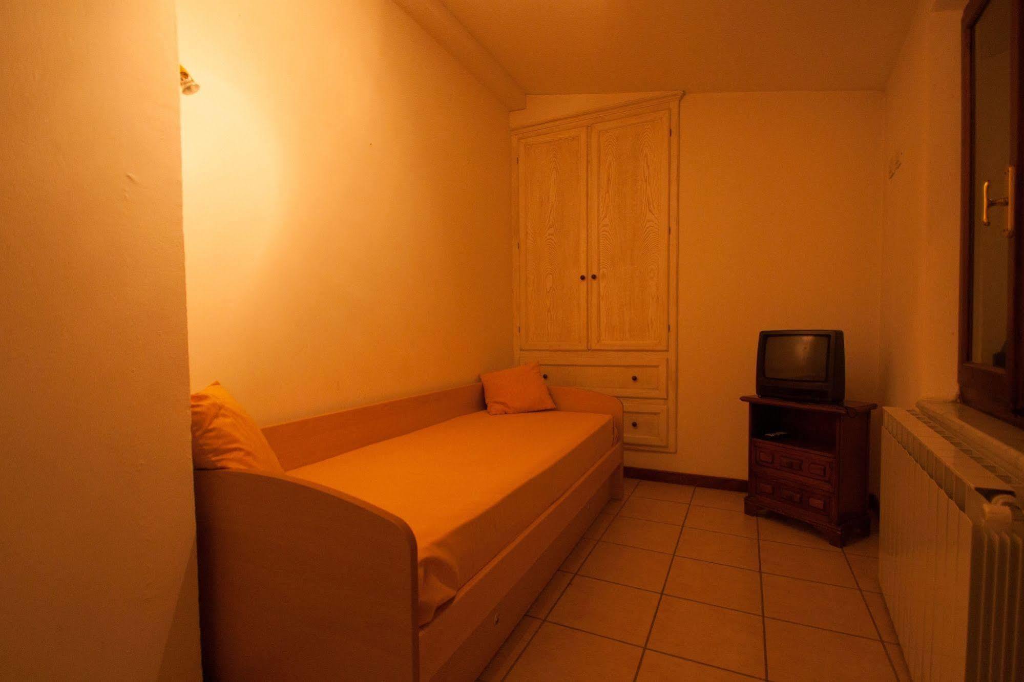 Hotel Ristorante Bertolini Piazza al Serchio Buitenkant foto