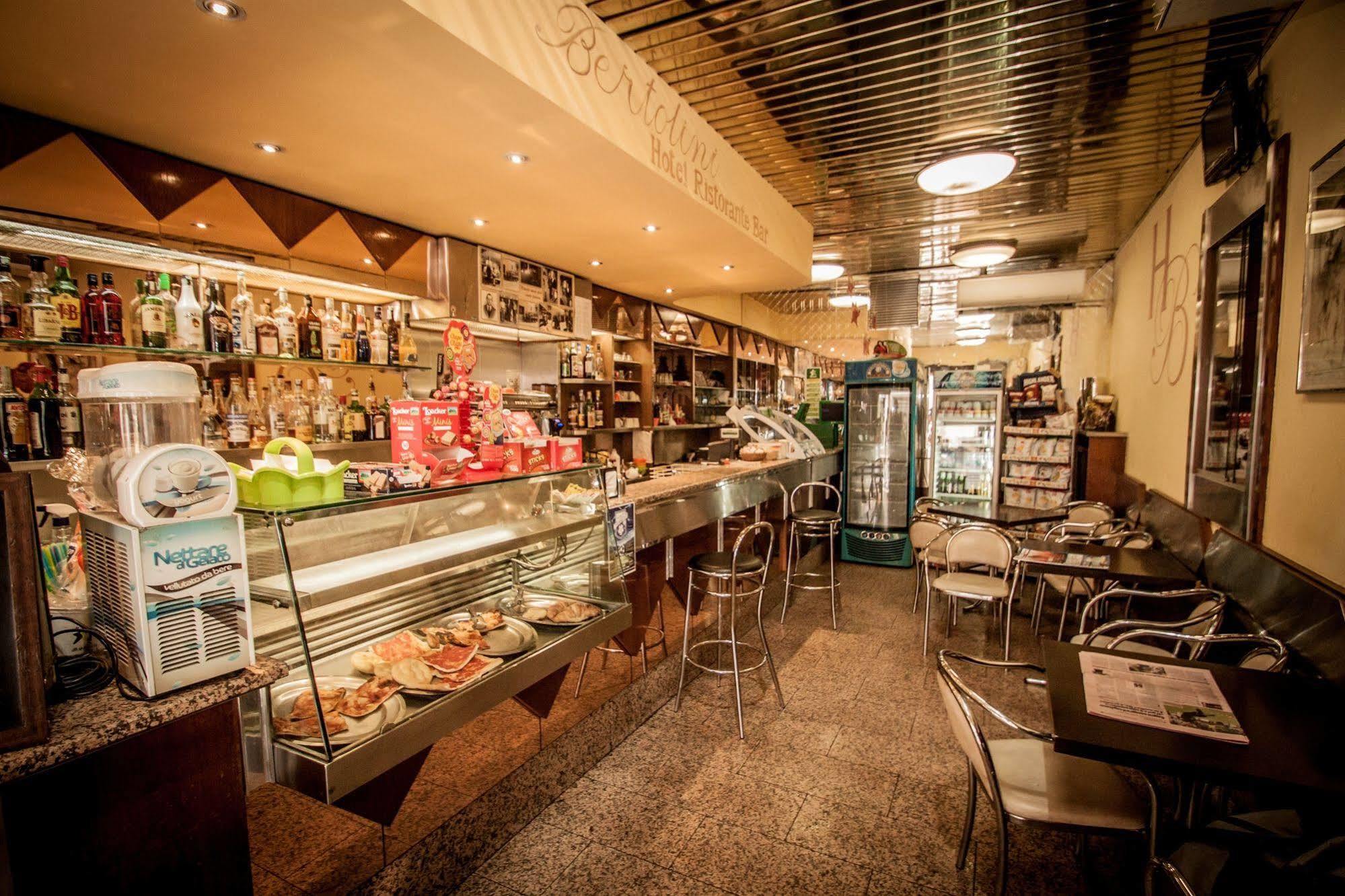 Hotel Ristorante Bertolini Piazza al Serchio Buitenkant foto