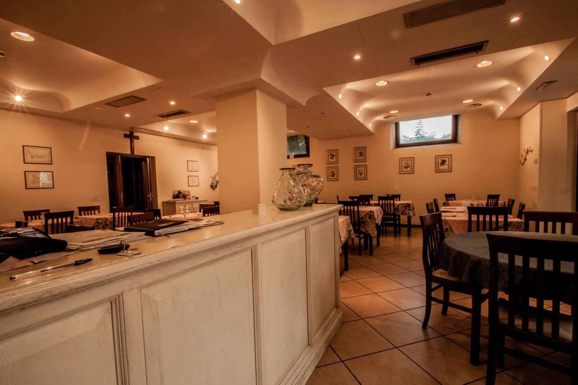Hotel Ristorante Bertolini Piazza al Serchio Buitenkant foto